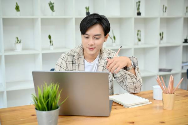 Về chúng tôi - Avi